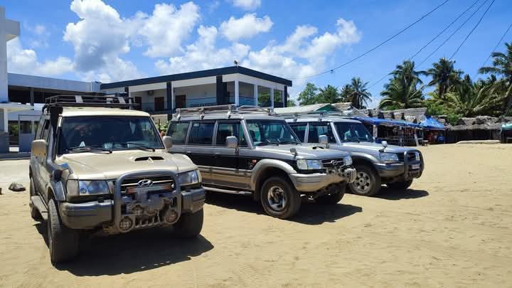 Véhicule 4x4 Toyota Land Cruiser 4x4 pour circuit Madagascar